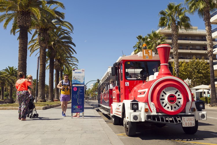 Wie kommt man in Salou von einem Ort zum anderen?