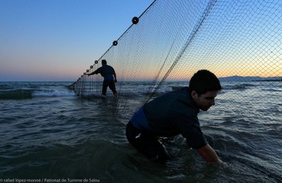 Fishermen trawling in Sant Pere