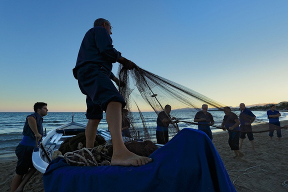 Traditional fishing demonstration 'Calada de les malles'