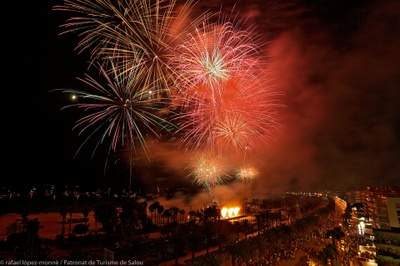 "NIT DAURADES": GRAN CASTILLO DE FUEGOS ARTIFICIALES