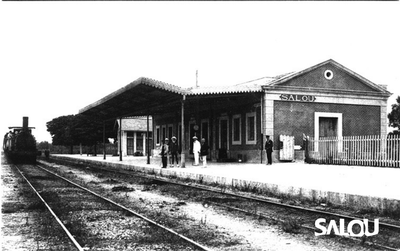 Estación de tren. Inaugurada el 12 de marzo de 1865 con la apertura del tramo Amposta Tarragona.