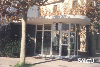 Office de tourisme situé dans le port. Années 90