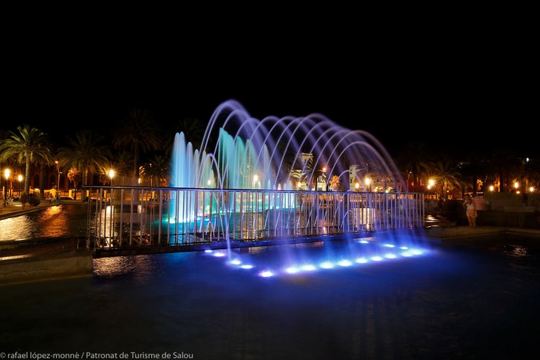 Couleurs et musique à la Fontaine Cybernétique