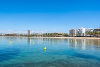 Les platges de Llevant i Capellans de Salou tornen a obtenir les banderes blaves, com a reconeixement mediambiental