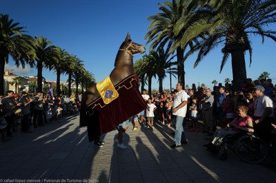 Праздничные детали: ослица